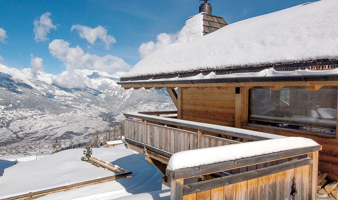Chalet Dahu in winter with alpine view