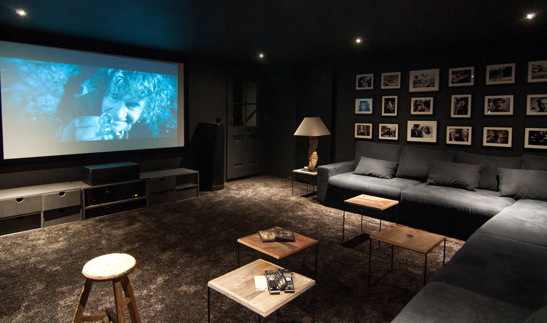 Home cinema room with projector screen at Chalet Orignal