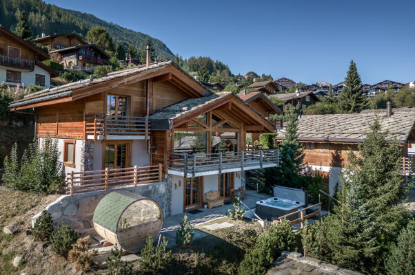 front view of the rental chalet in Nendaz the Lodge